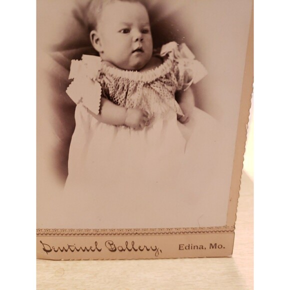 Antique Cabinet Card Baby Infant Photo c1880s Dentinel Manning's Studio Edina MO - Picture 5 of 12